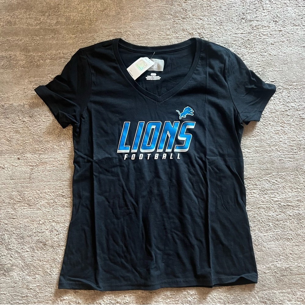 NWT Detroit Lions Tee